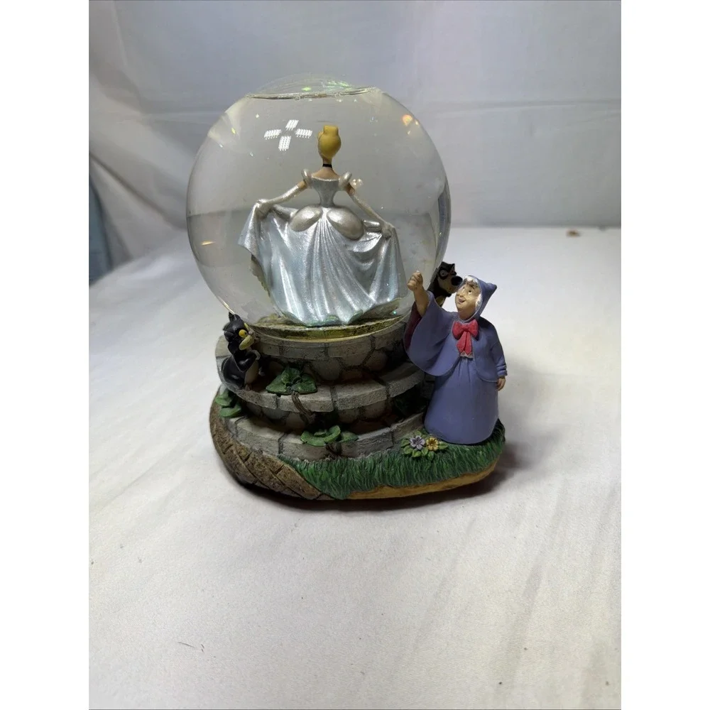 Collectible Disney Cinderella Snow Globe Bibbidi Bobbidi Boo Spinning Musical